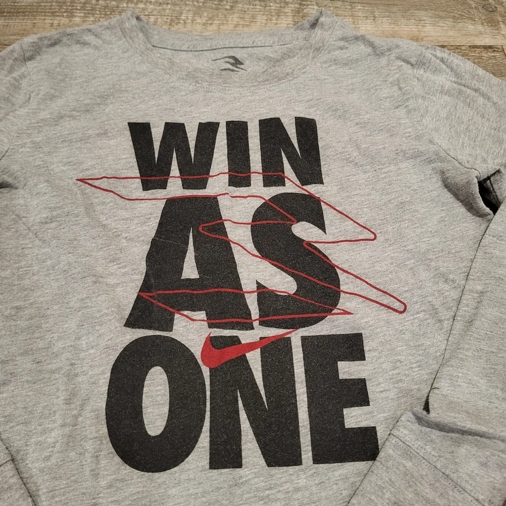 Nike Dri Fit Youth Boys Graphic Long Sleeve Tee Shirt Win As One Size Large